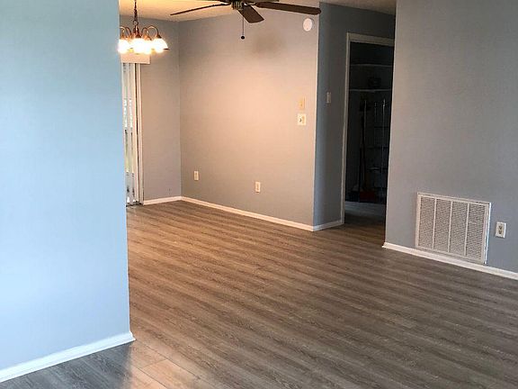 5th image of 4426 Essex Ln