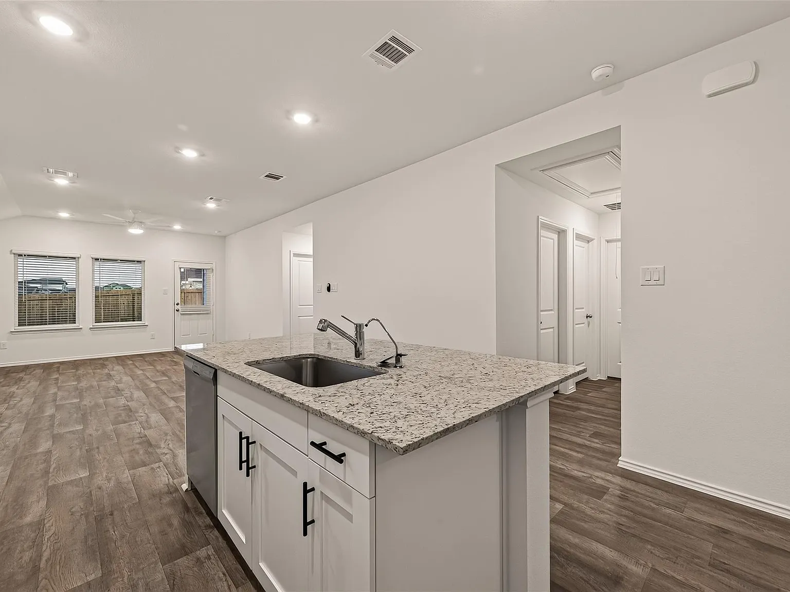 4 bed, 2.0 bath, 1544 sqft, $1,950 — Photo 1