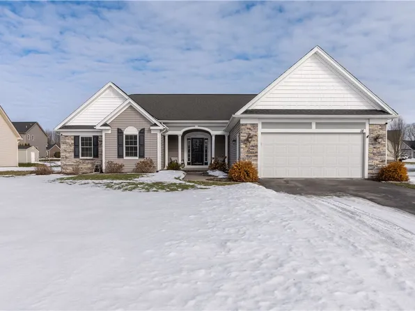 18 James Moore Cir, Hilton, NY 14468