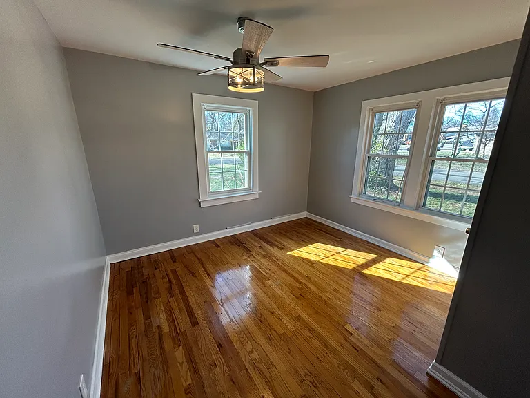 900 Irvin Ave — Photo 6