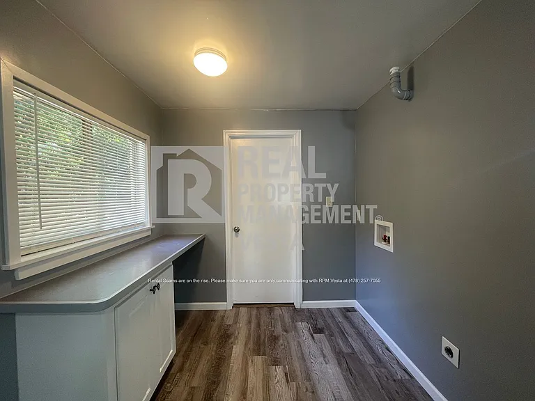 2875 Barrett Ave — Photo 13