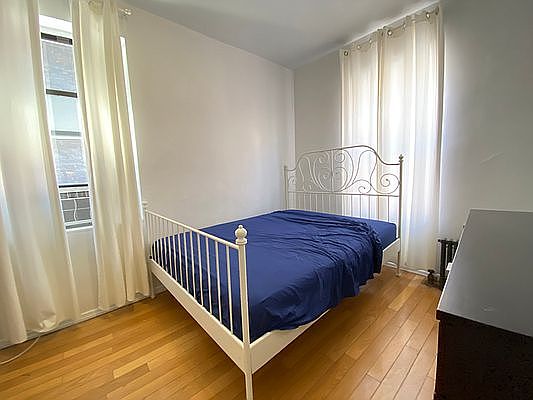 4th image of 1875 Lexington Ave #2G