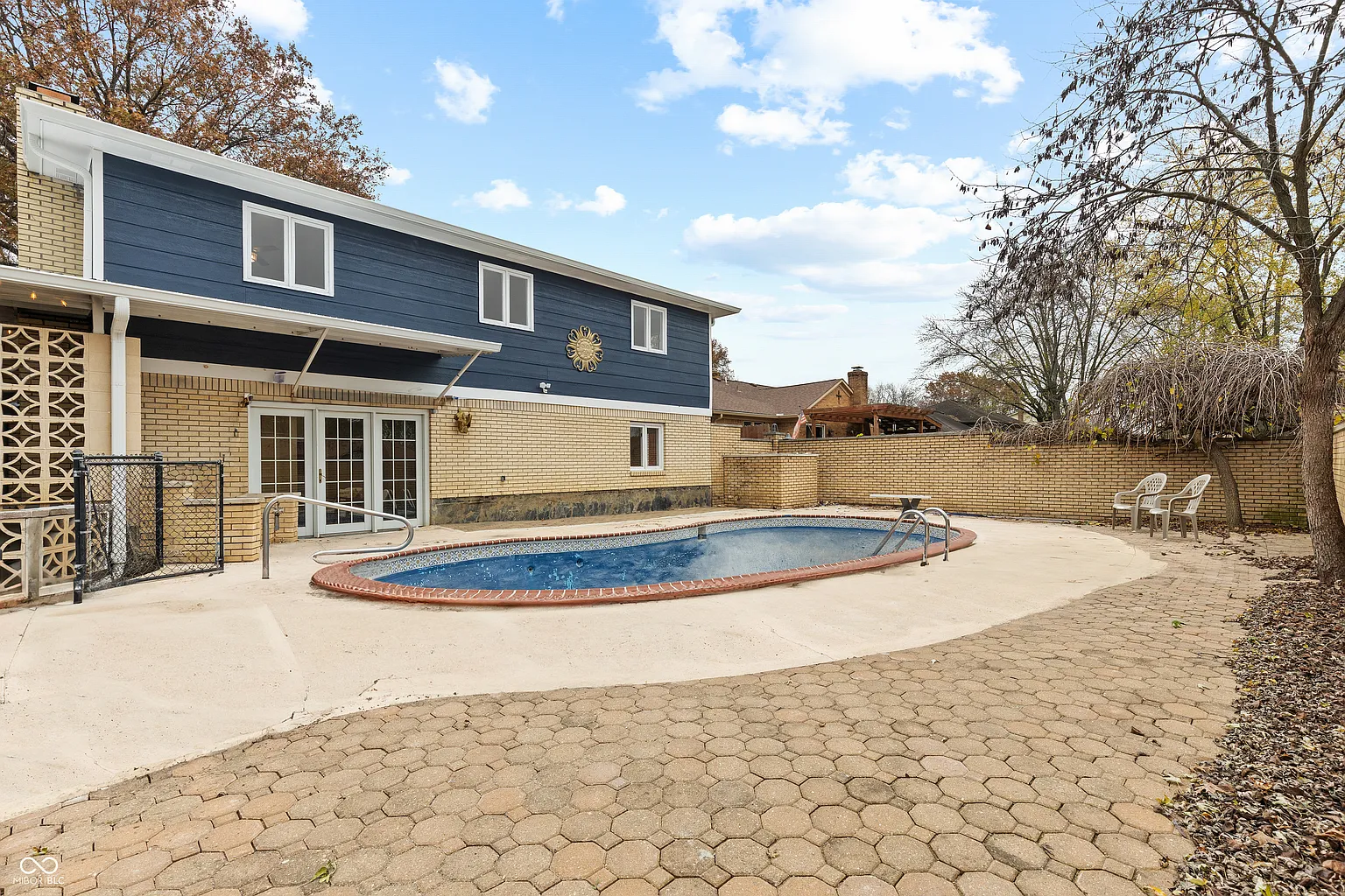 649 W Banta Rd photo 1