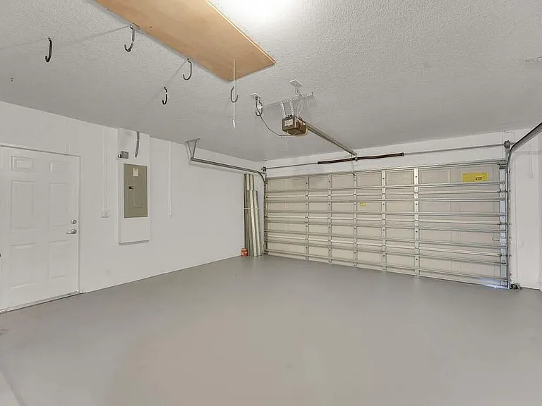 5335 NW Conley Dr — Photo 21