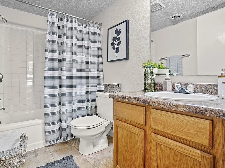 Regency Point Luxury Apartments — Photo 29