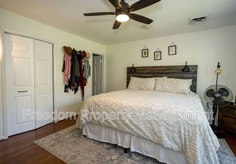 6197 Edwards Dr — Photo 20