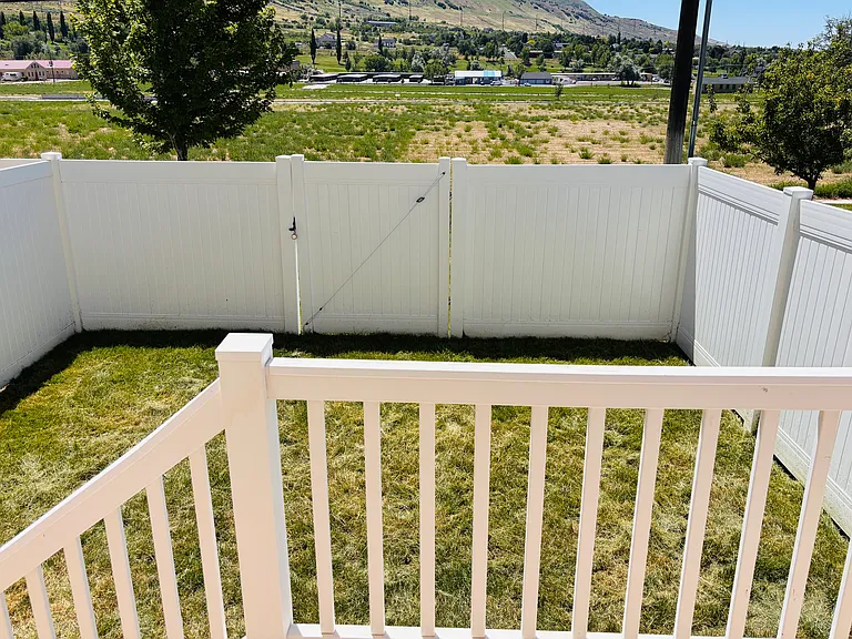 302 E Yellow Feather Dr — Photo 16