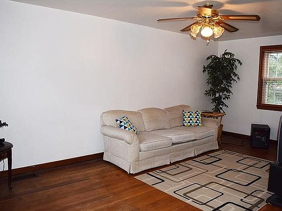 3rd image of 3508 Shadewell Ave