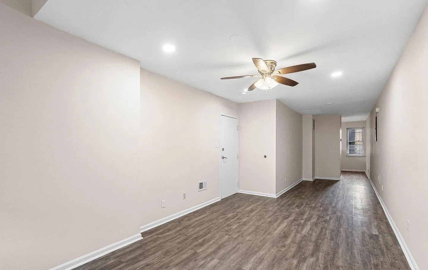 1 bed, 900 sqft, $1,650 — Photo 3