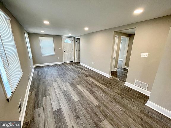 4th image of 904 Grove Ave