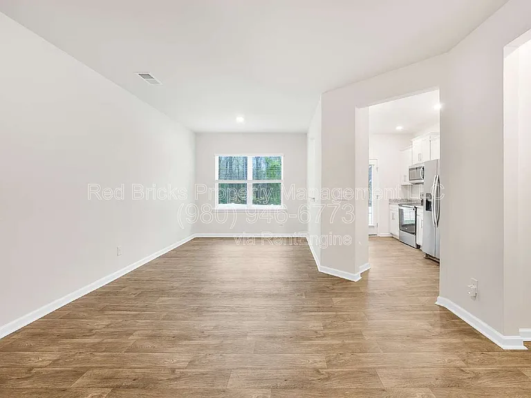 9128 Lowfalls Ln — Photo 3