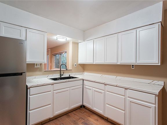 4th image of 194 Woodridge Dr
