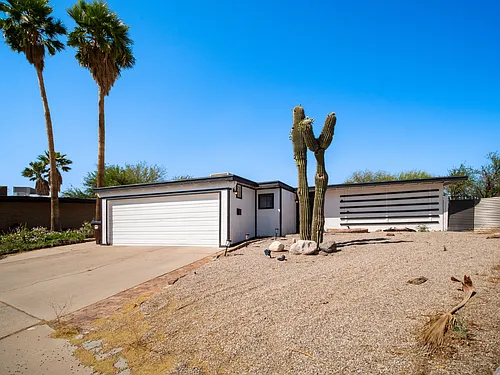 6832 N Autumn Pl Photo 1