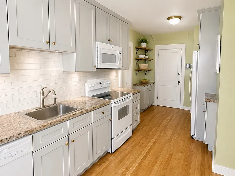 81 Grove St #1 — Photo 2
