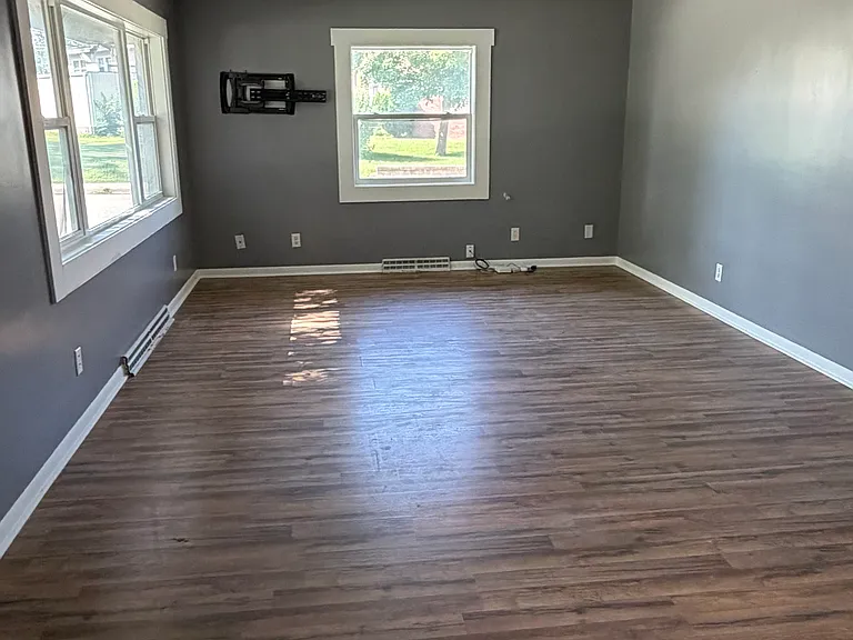 1930 Floraview Dr — Photo 4
