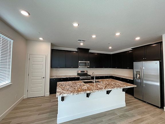 3rd image of 6048 Waddington Way