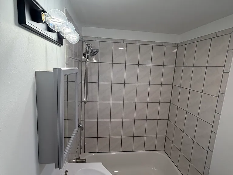 142 Cowles St — Photo 10