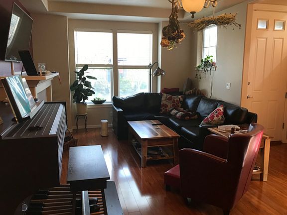 5th image of 807 NE 72nd Ave