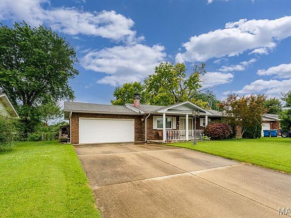 3rd image of 2560 Stratford Ln