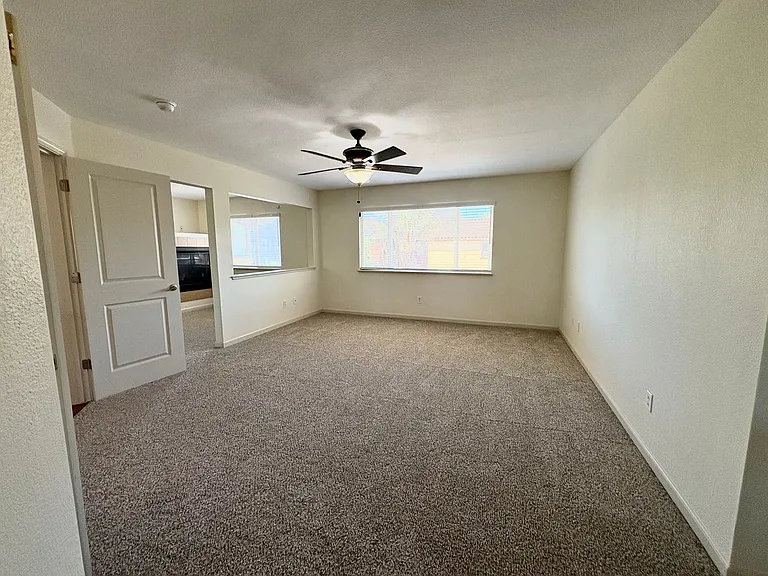 5454 Gold Creek Cir — Photo 18