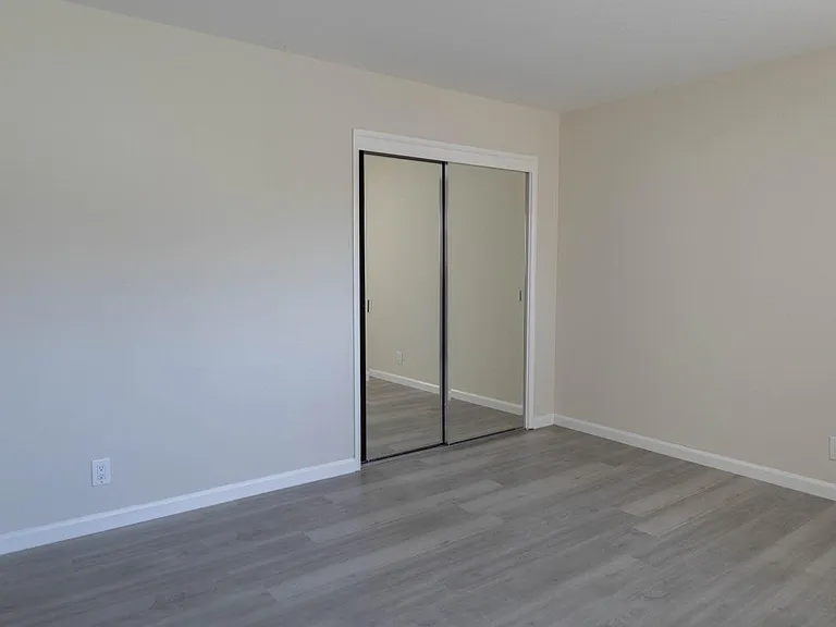 565 Geneva Ave — Photo 8