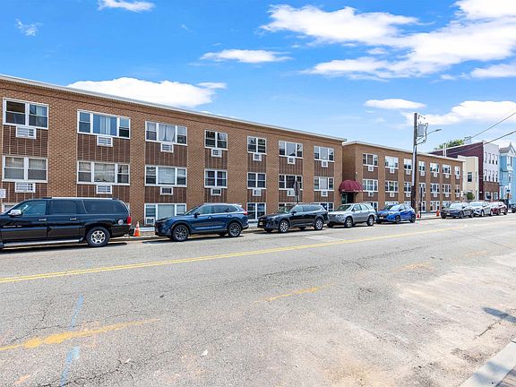 2nd image of 120 32nd St APT 2B