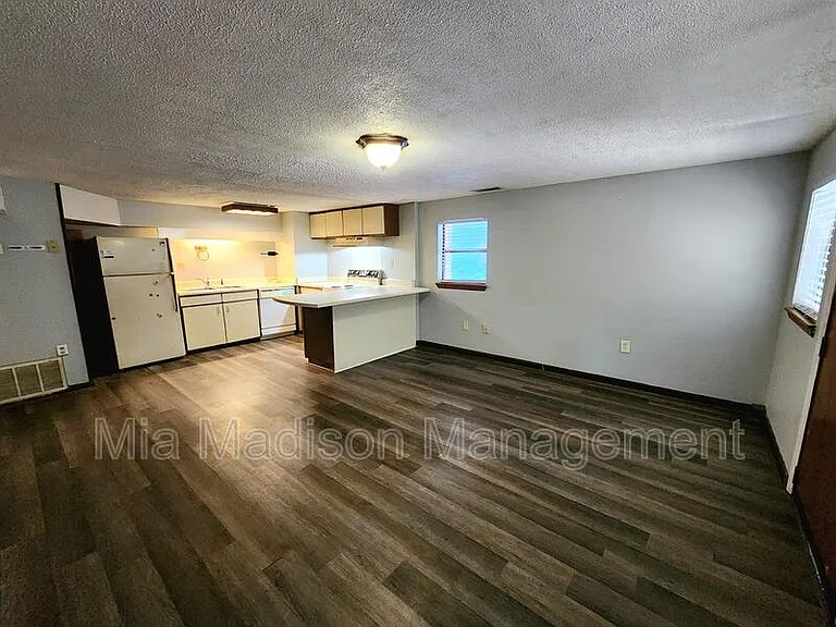 40 1/2 Wesley Ct — Photo 4