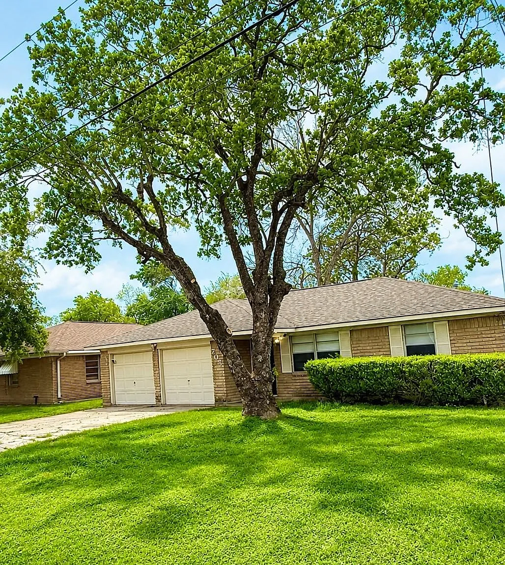 3 bed, 2.0 bath, 1275 sqft, $1,650 — Photo 1