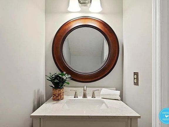 4th image of 5738 Three Oaks Dr #1