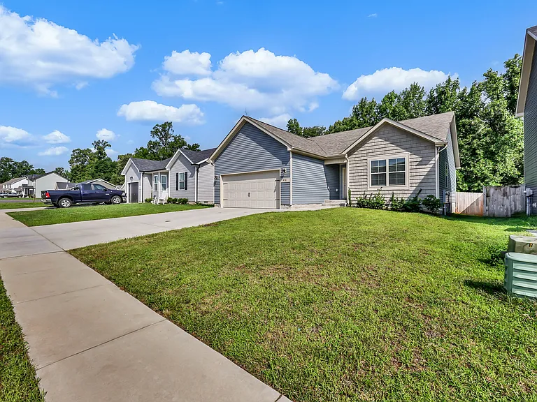 438 Mattingly Dr — Photo 4