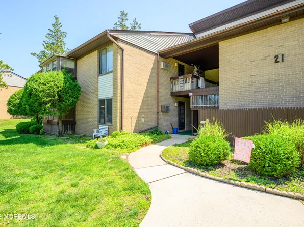 21 Pine Cluster Circle #A, Manalapan, NJ 07726