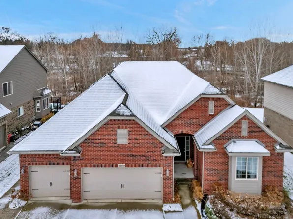 52229 Tacoma Narrows Dr, Macomb, MI 48042