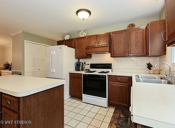 3rd image of 8417 Mending Wall Dr