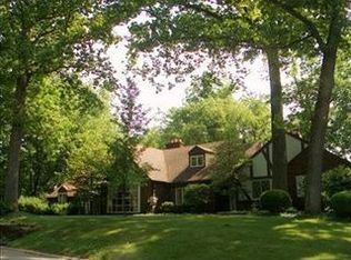 2012 Sherwood Dr, Valparaiso, IN 46385