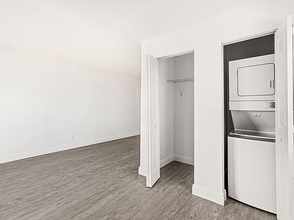 4th image of 3907 S Flagler Dr APT 103