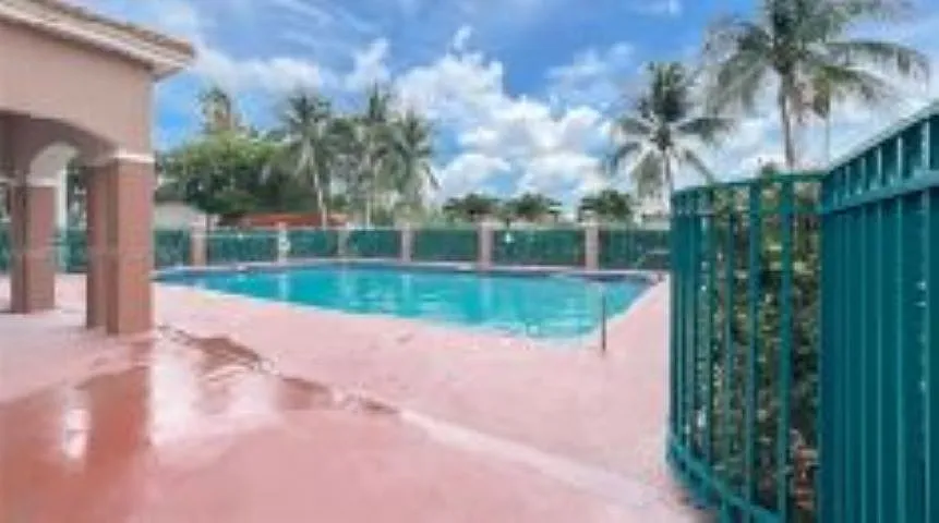 2 bed, 815 sqft, $1,585 — Photo 4