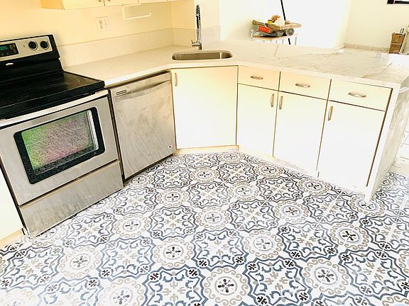 3rd image of 1919 SW 107th Ave APT 610