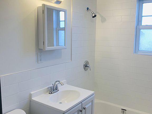 5th image of 901 Clifton Ave