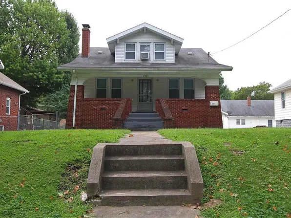 2921 Brown St, Alton, IL 62002