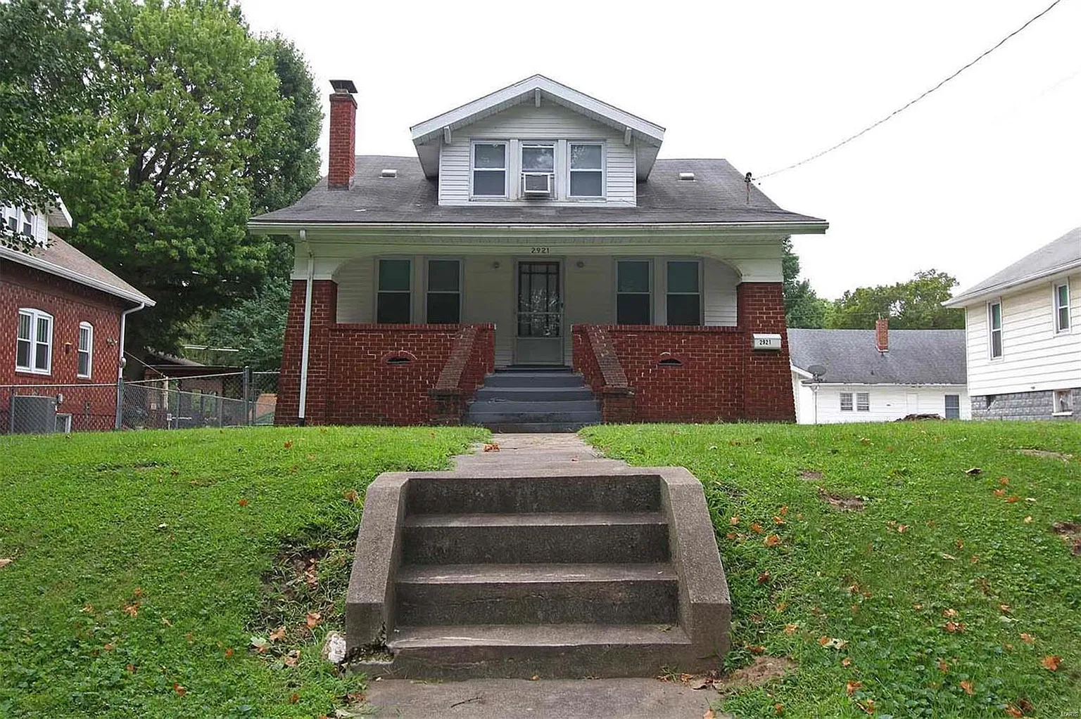 2921 Brown St photo 1