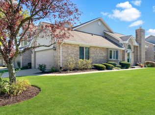 100 Grove Ct, Lemont, IL 60439