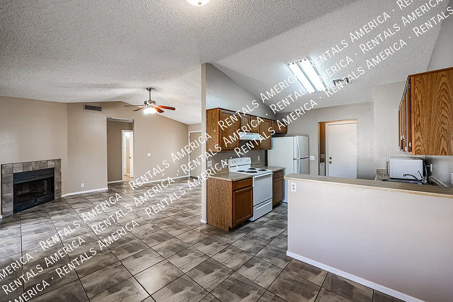 10010 N 66th Ave