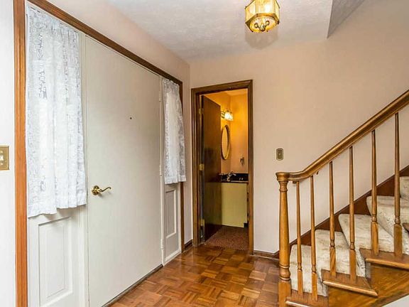 5th image of 1091 E College Ave