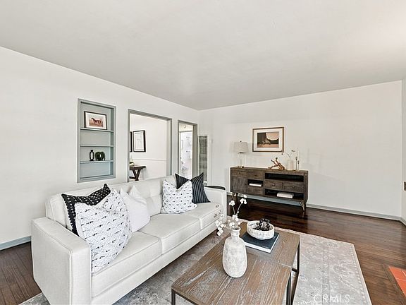 4th image of 528 W Burnett St