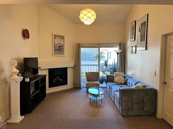 3rd image of 21400 Burbank Blvd