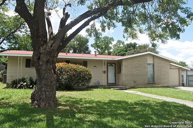 1st image of 118 Waxwood Ln