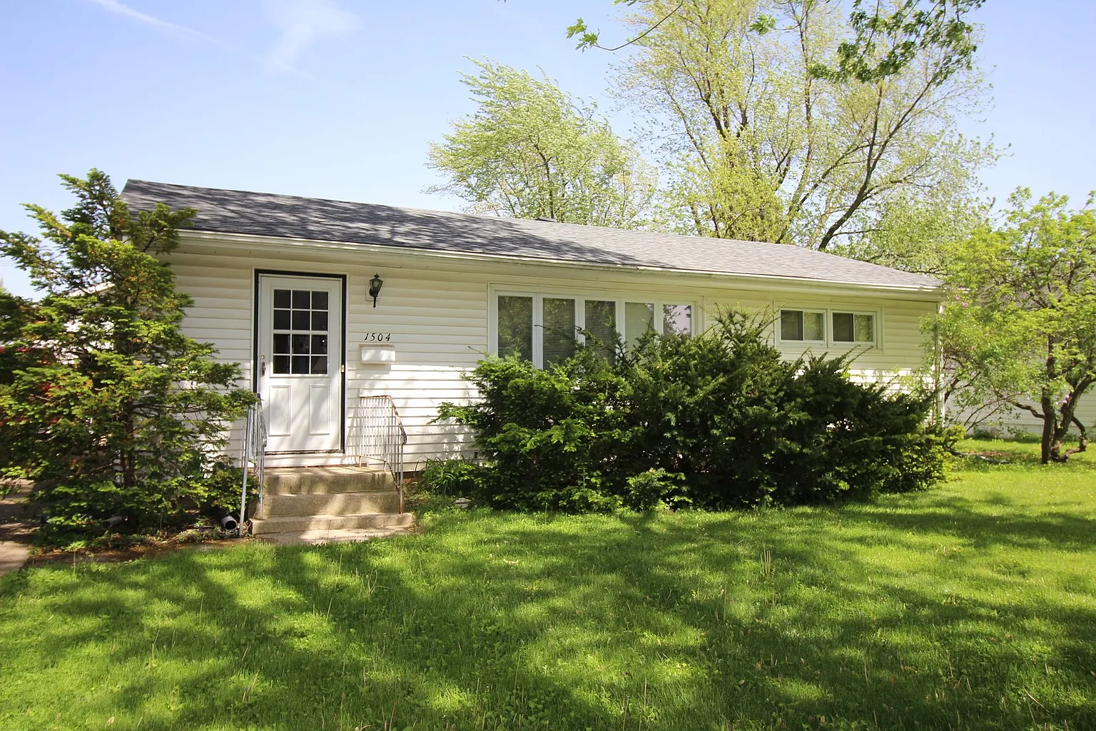1504 Connor St photo 1