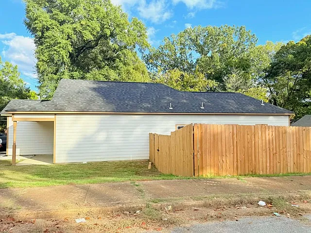 719 Marsh Ave — Photo 2