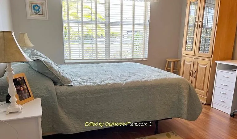 1184 Thompson Ave — Photo 7