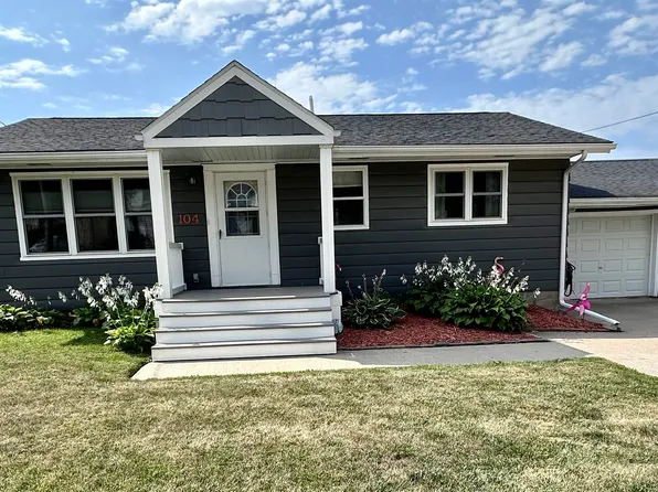 104 4th Ave NW, Waukon, IA 52172